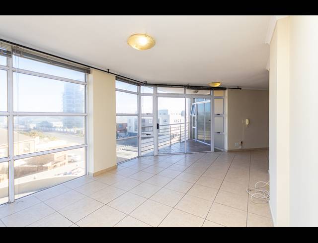 3 BEDROOM APARTMENT TO LET IN BEACHFRONT
